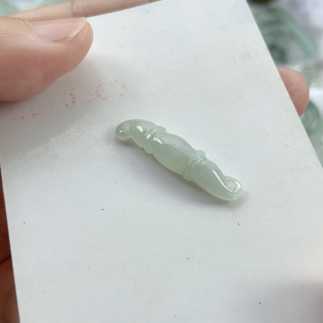 翡翠颈饰未镶嵌节节高升