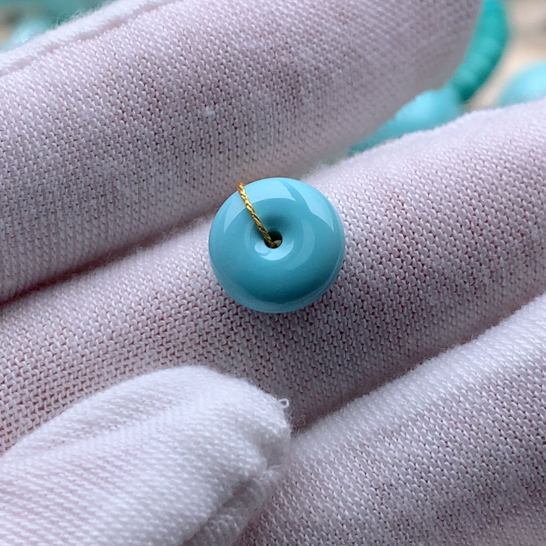 绿松石颈饰未镶嵌。****噜