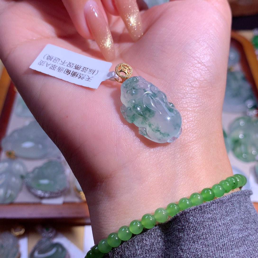 翡翠吊坠(不含链)18K金镶嵌