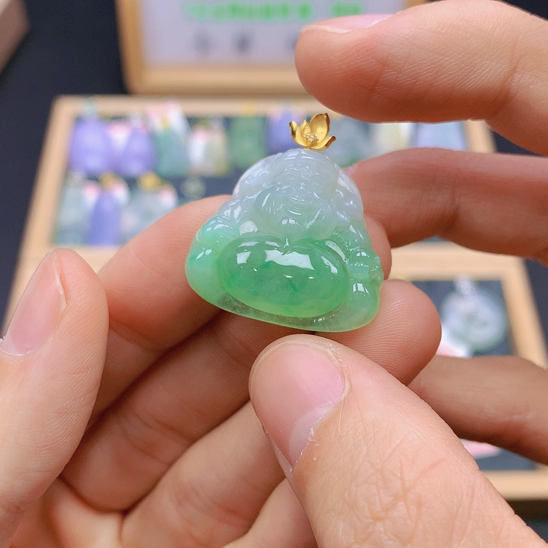 翡翠18K金镶嵌颈饰翡翠