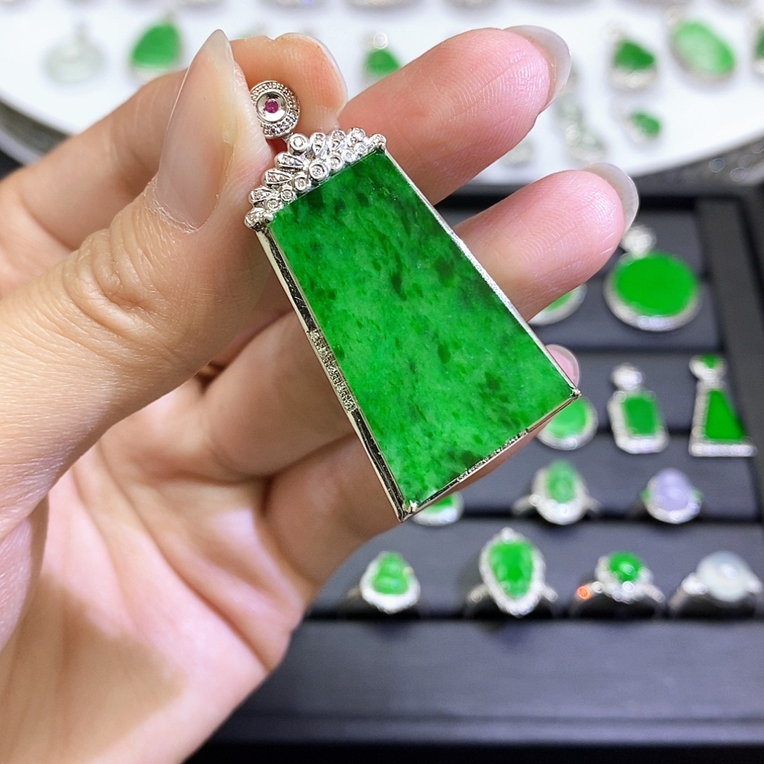 翡翠18K金镶嵌吊坠(不含链)