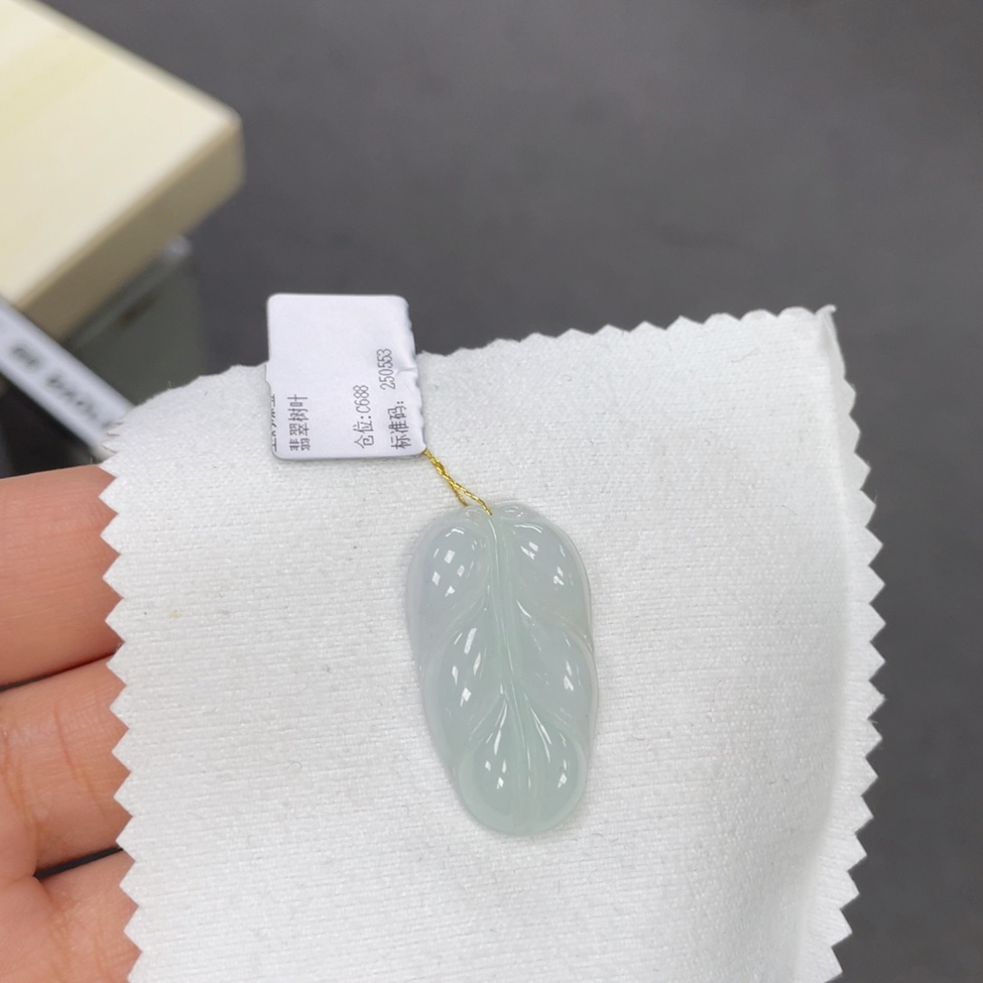 翡翠颈饰未镶嵌树叶