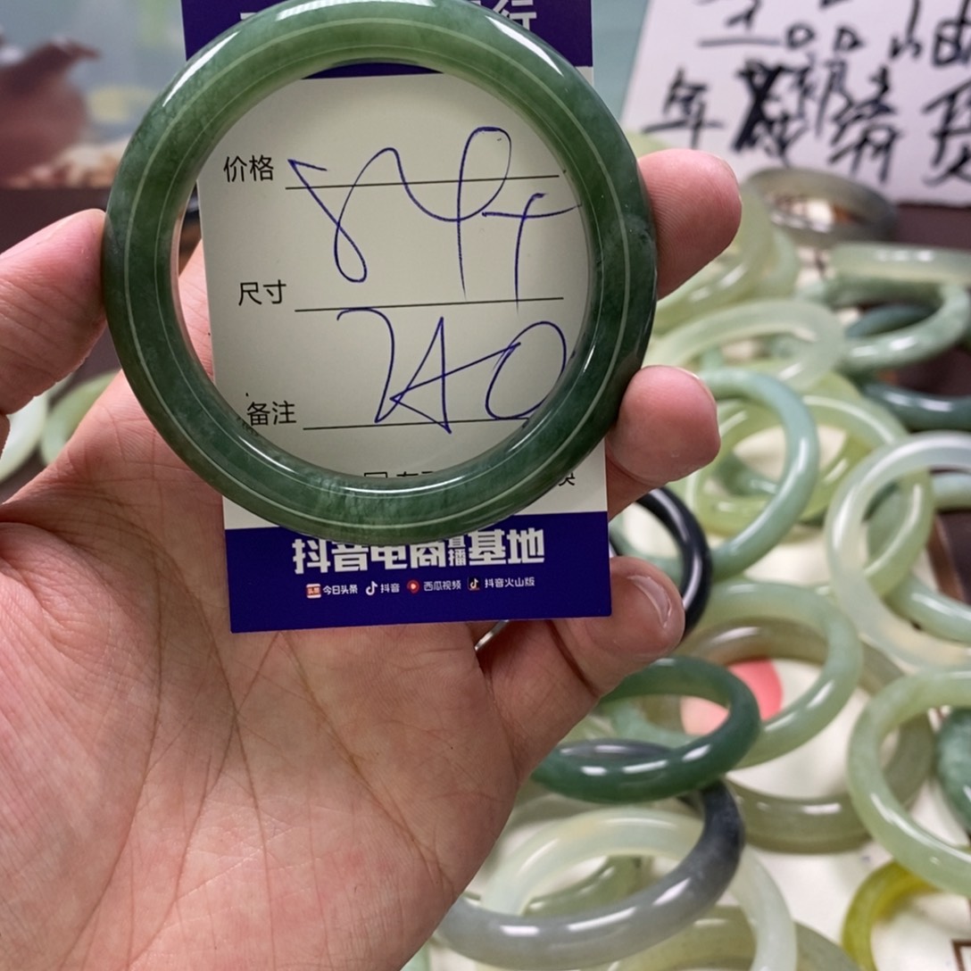 蛇纹石玉手镯未镶嵌