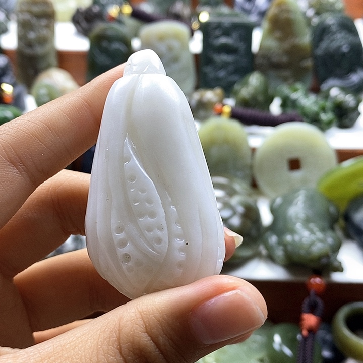 和田玉颈饰未镶嵌