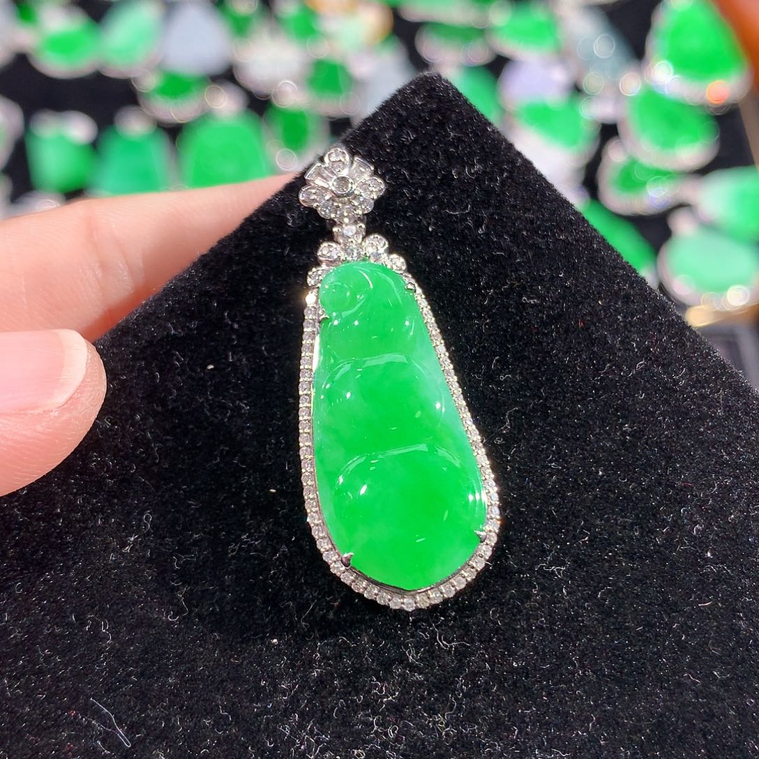 翡翠18K金镶嵌颈饰