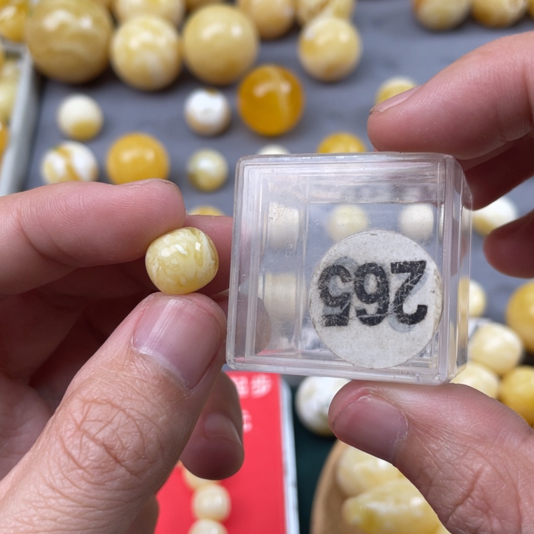 蜜蜡珠宝奇石未镶嵌