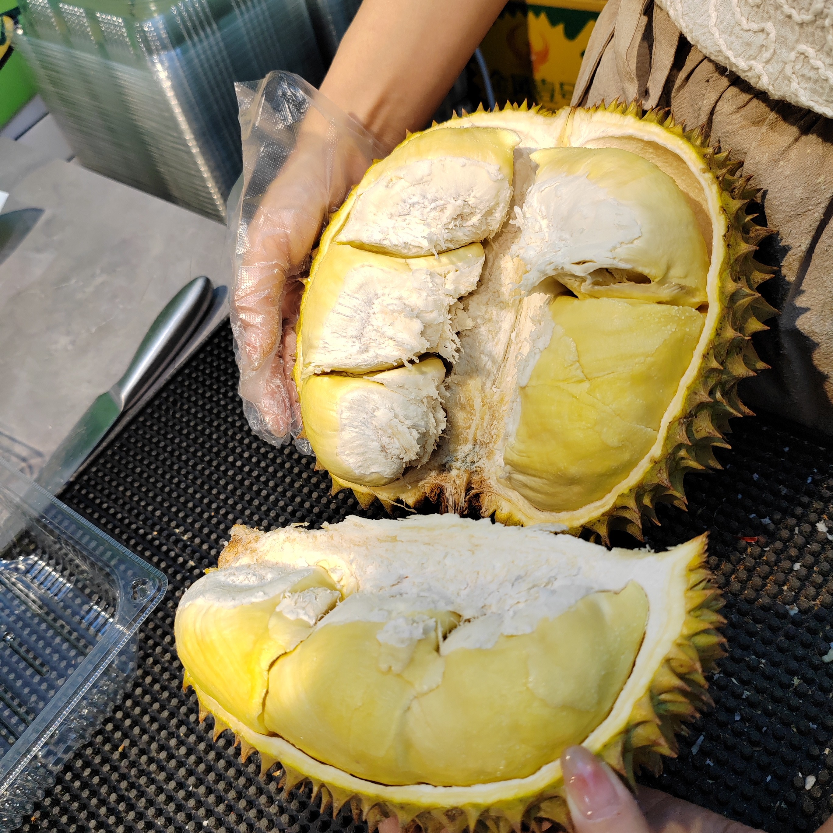 金枕新鲜榴莲19.9/斤 3-8斤  核小肉厚 金枕越南