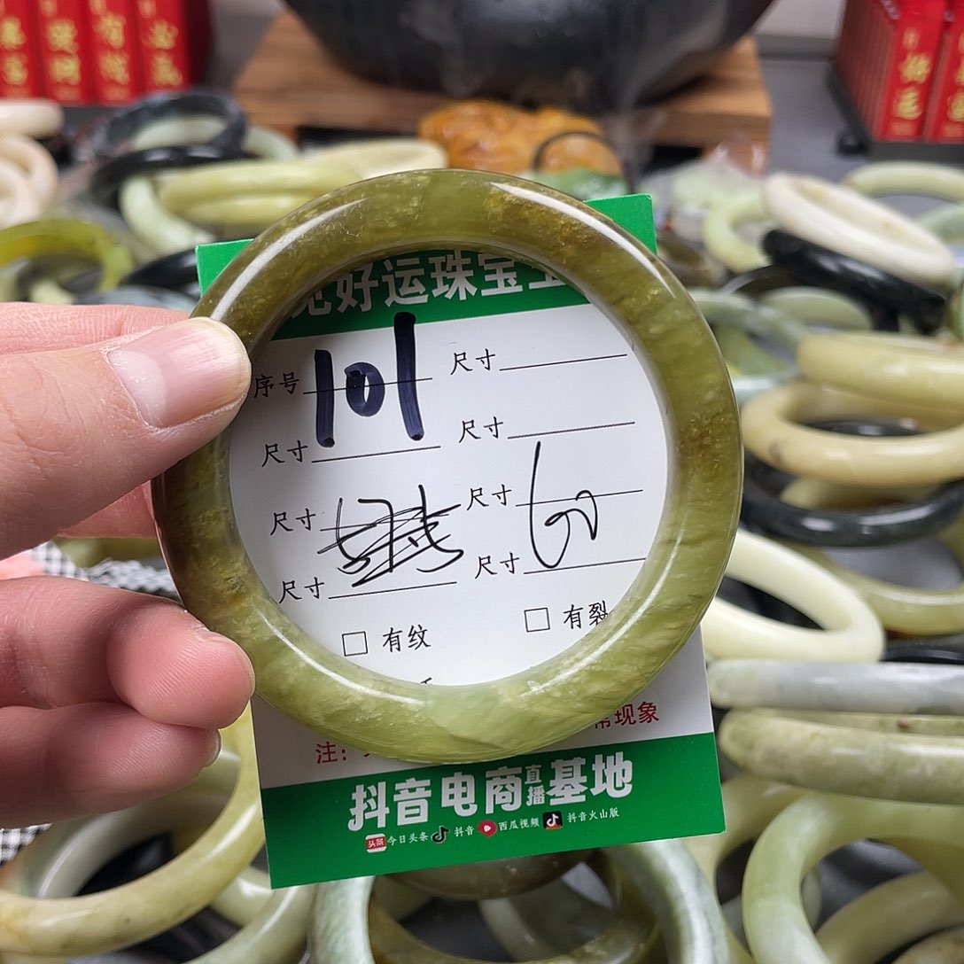 蛇纹石玉手镯未镶嵌