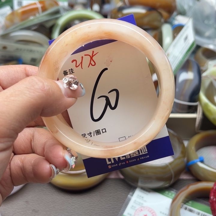 石英质玉手镯未镶嵌