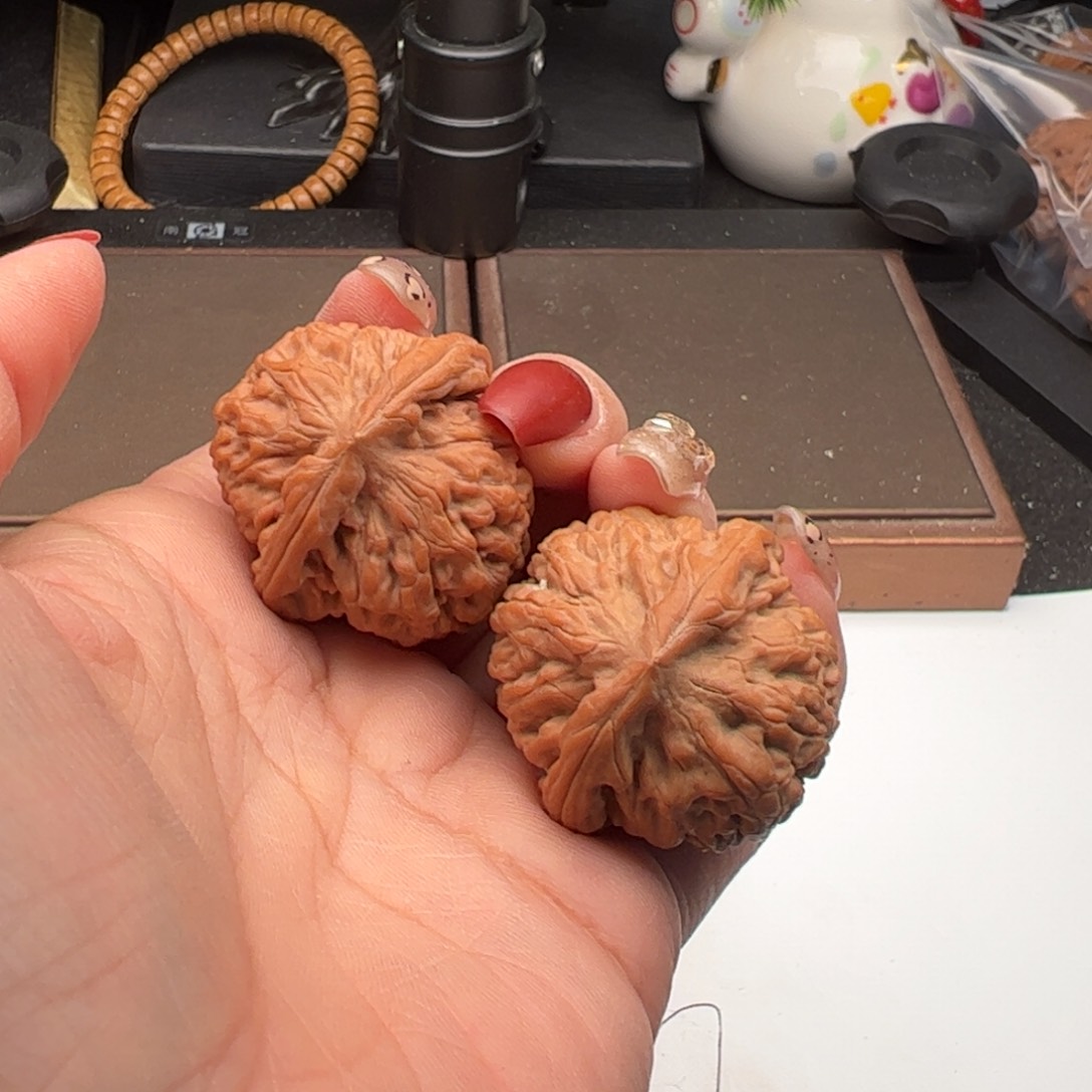 文玩核桃吊坠滢莲花35