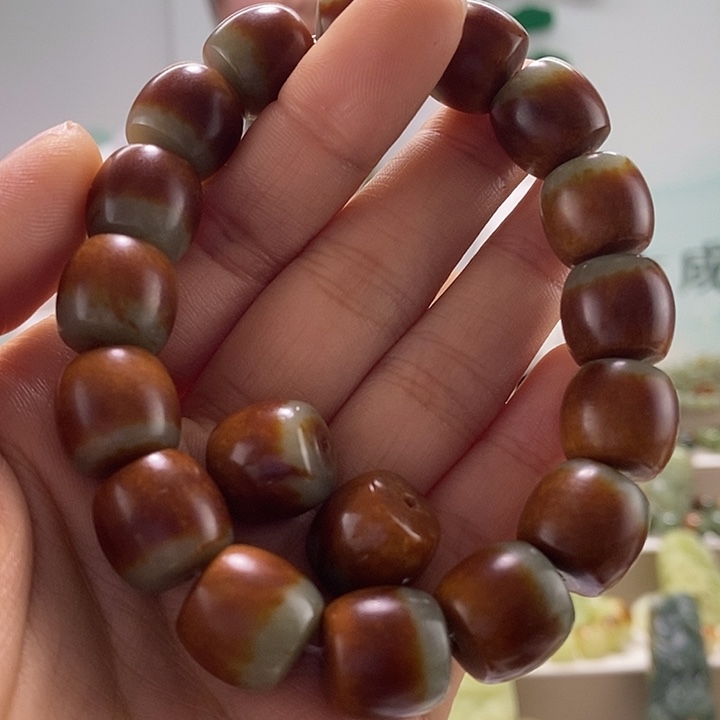 透闪石质玉手链未镶嵌丹*鱼