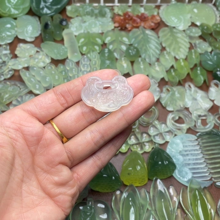 蛇纹石玉合金颈饰