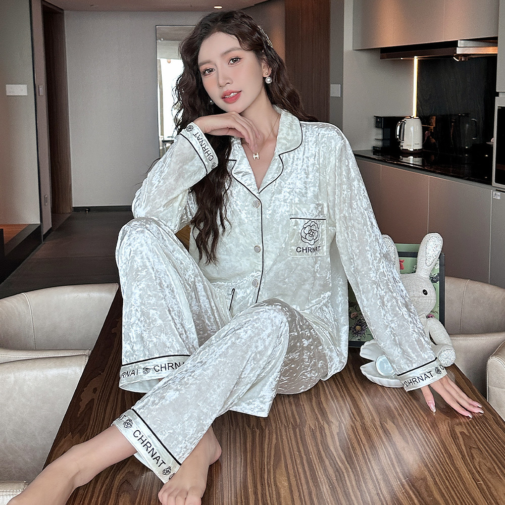 带胸垫小香风金丝绒睡衣女春秋季2025年新款长袖秋冬家居服套装