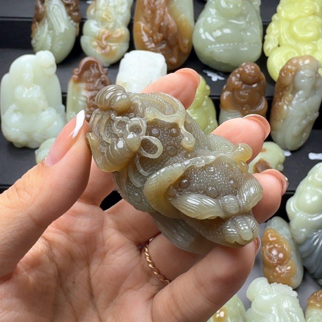 和田玉未镶嵌把件