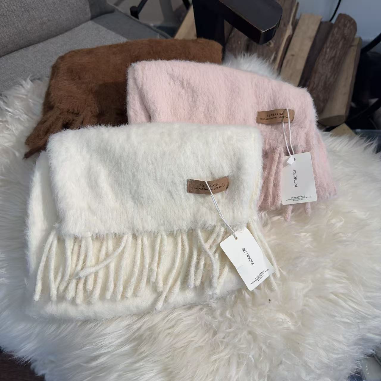 【首次PO价】西町村屋秋冬新款百搭软糯女士保暖毛绒围巾HD8803015