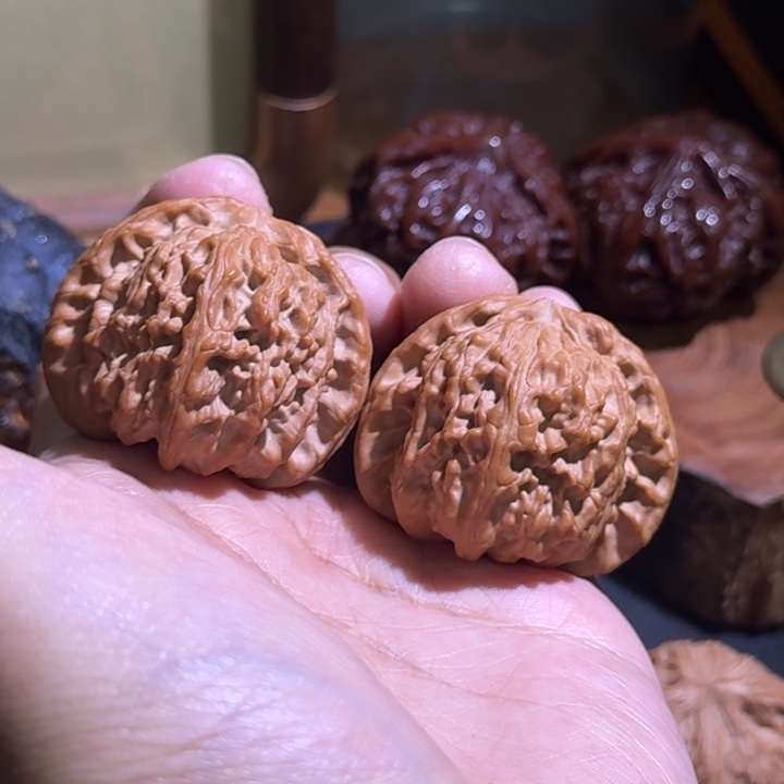 吊坠桃核白狮子41