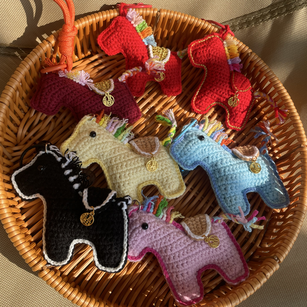 手工钩织小马钥匙扣包包挂饰成品（普区35包邮，偏远120包邮）