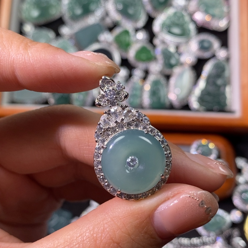 【闪购商品】翡翠颈饰未镶嵌天然