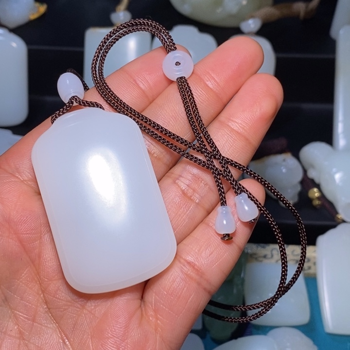 和田玉未镶嵌吊坠(不含链)曾****水