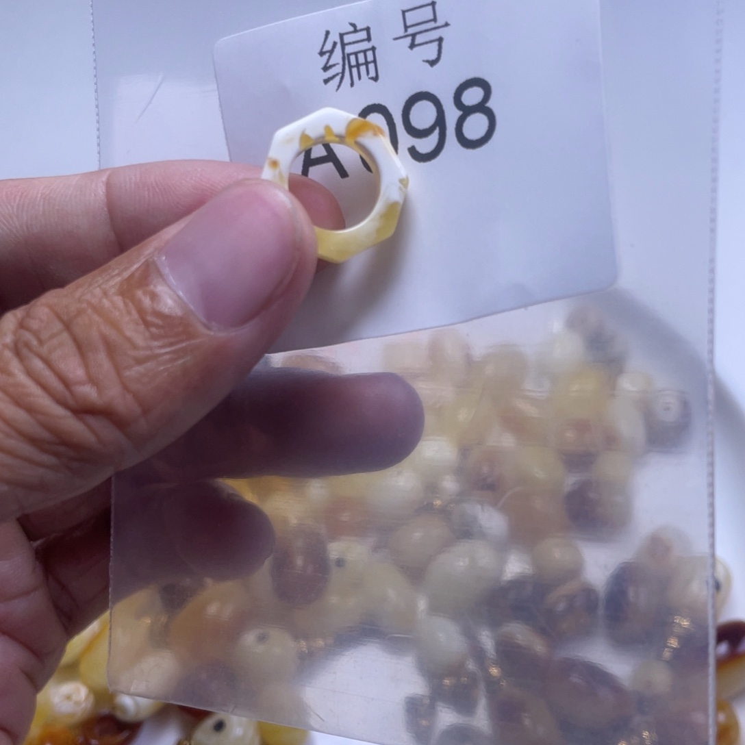 J***G琥珀未镶嵌裸石蜜蜡