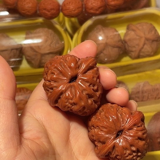 情***狼文玩核桃吊坠核桃