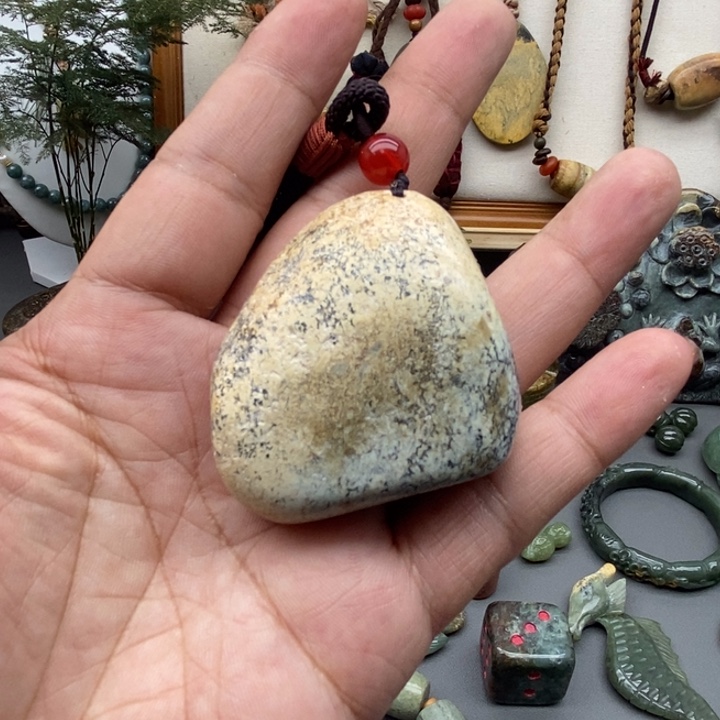 岫岩河磨玉（透闪石质玉）挂件未镶嵌