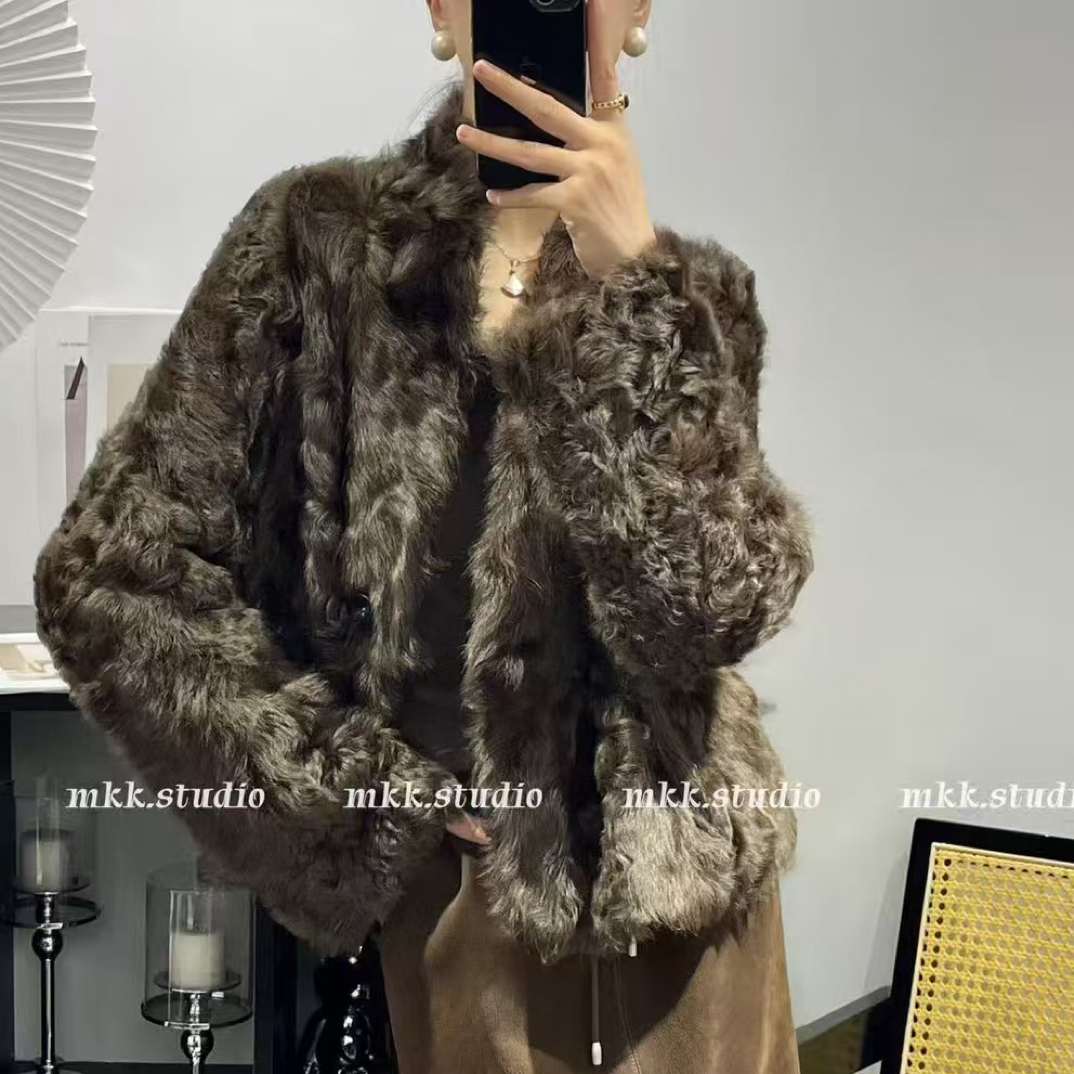 Kin.轻奢服饰新款欧货立领小湖羊两穿白色皮毛一体外套