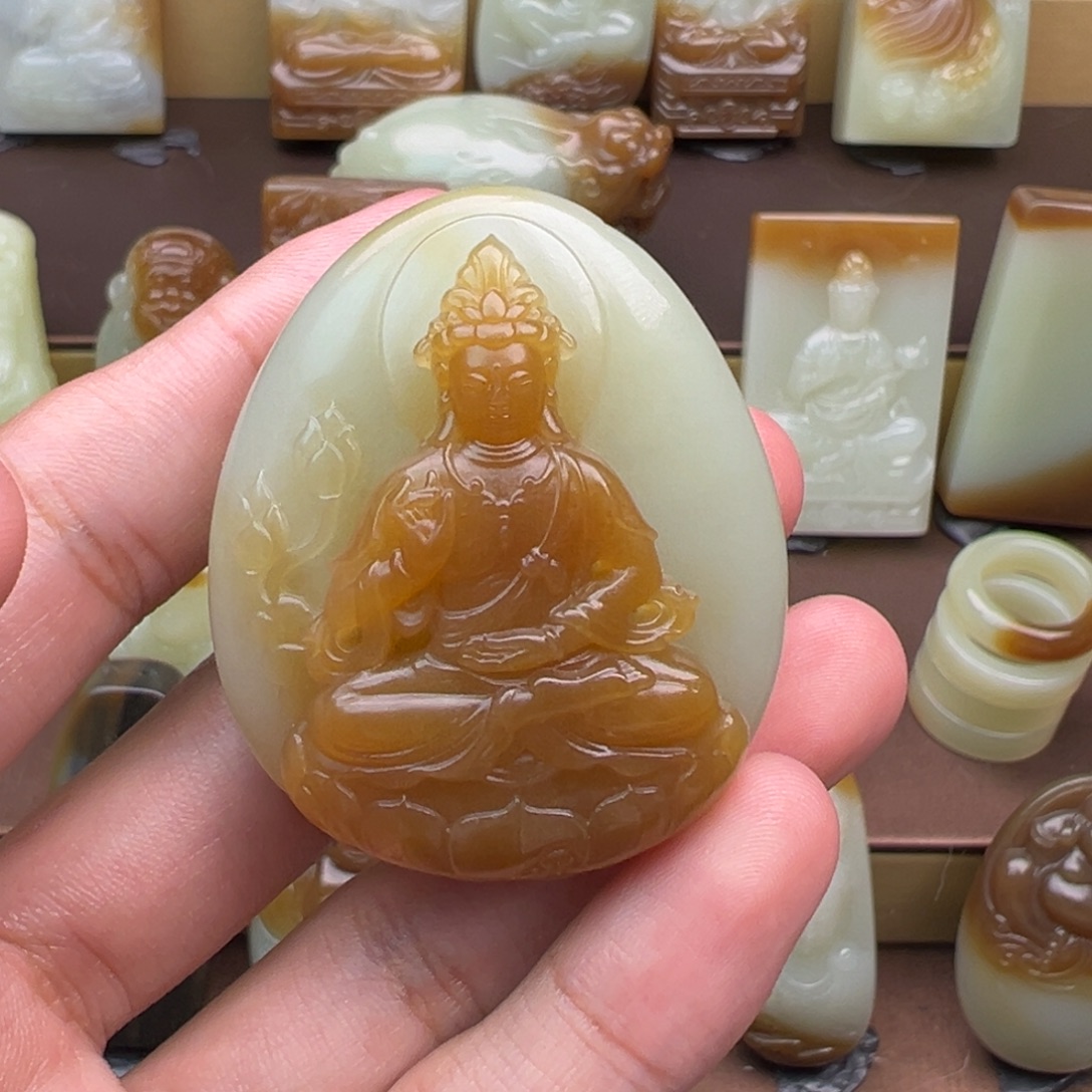 用***0和田玉（糖玉）未镶嵌颈饰