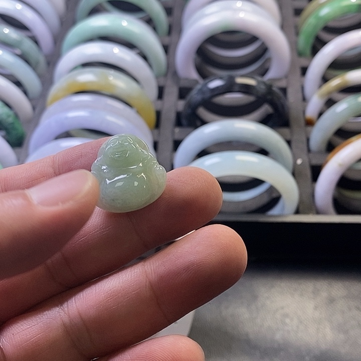 *****翡翠未镶嵌手镯佛