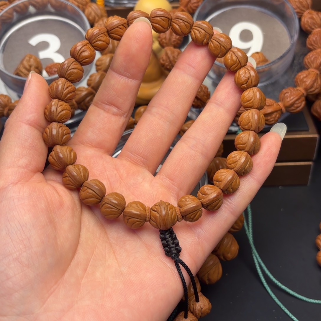 小***苗桃核吊坠野生玉龙脊11➕手持