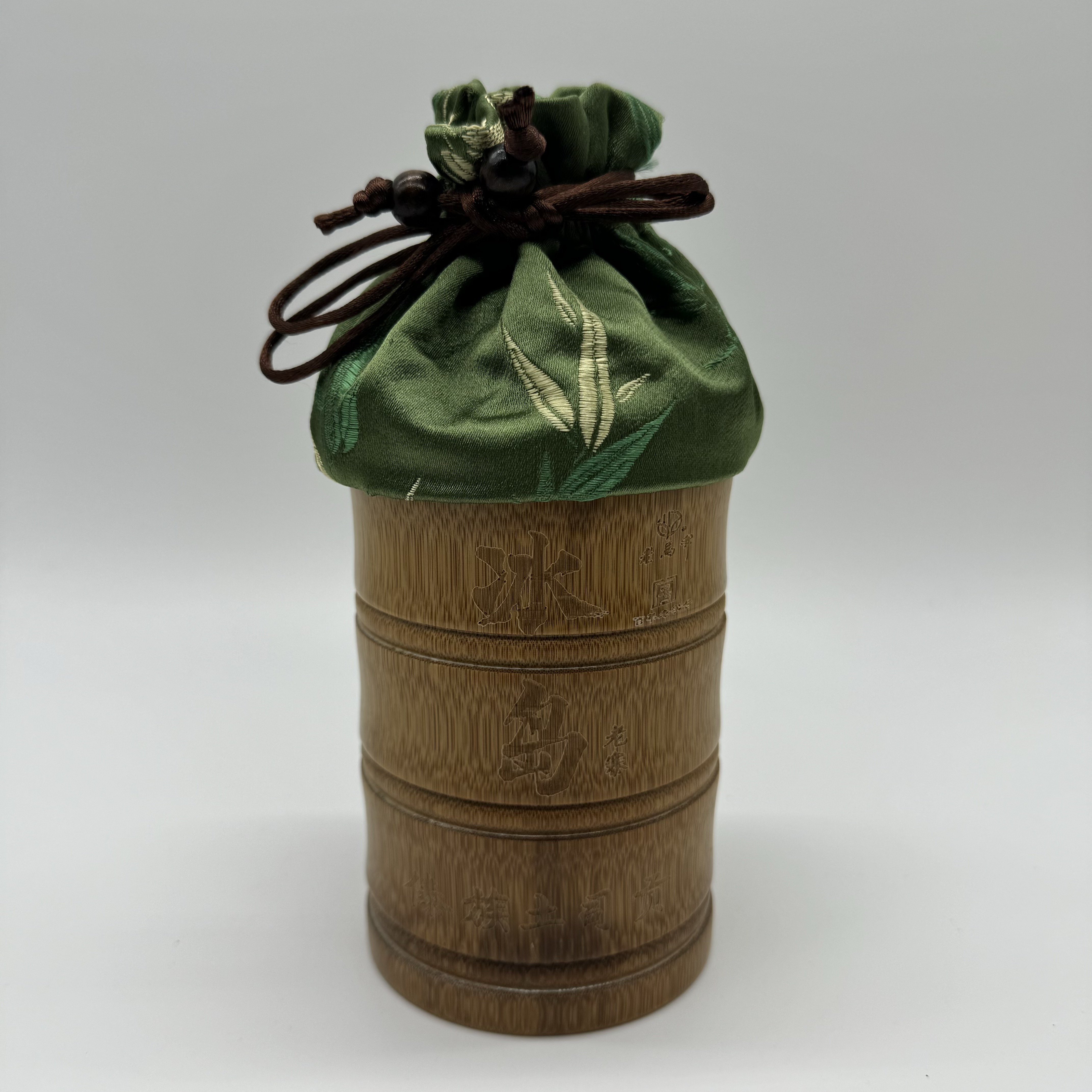 12.31 老马帮冰岛古树 竹筒龙珠 13颗x8克  