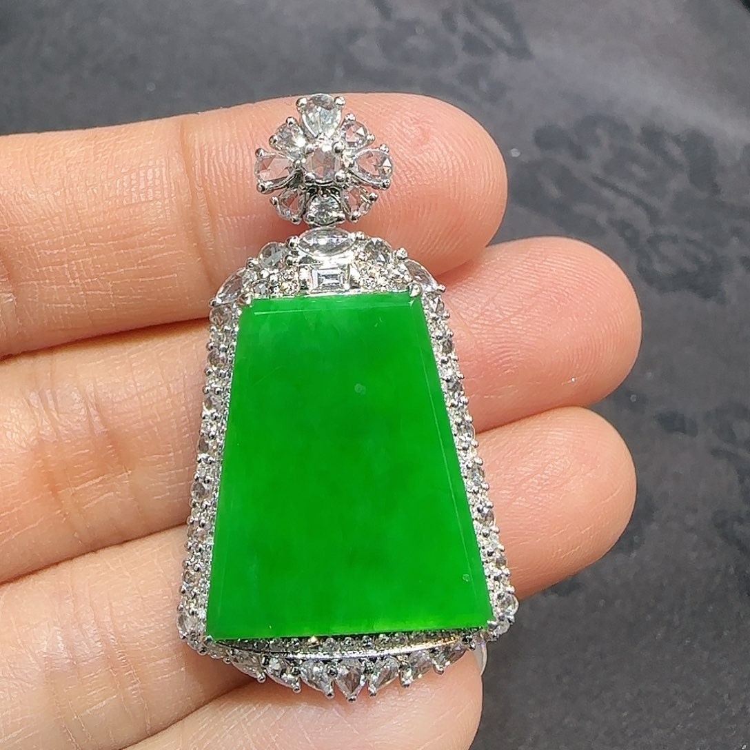 翡翠吊坠(不含链)18K金镶嵌