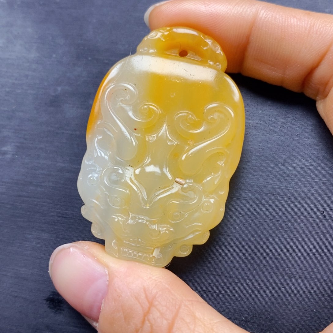 石英质玉（黄龙玉）颈饰未镶嵌