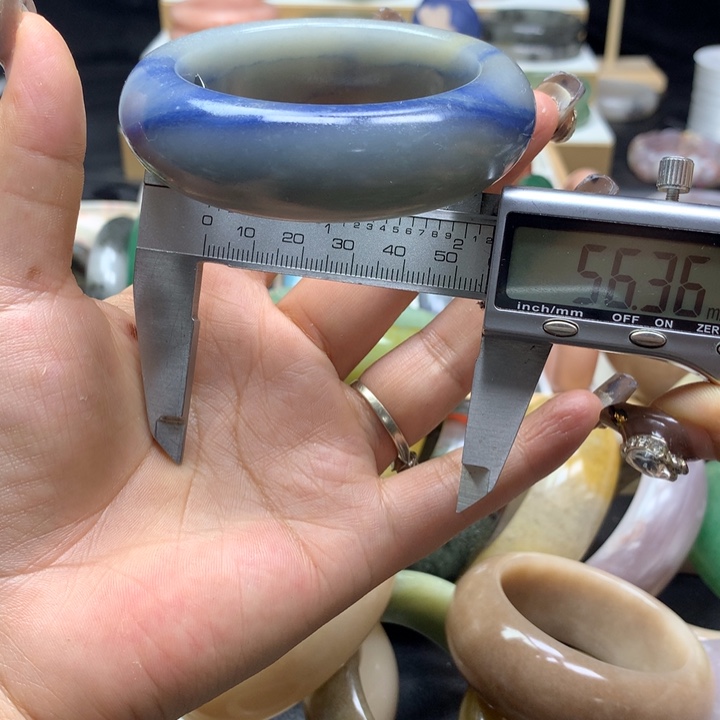 未镶嵌手镯石英质玉