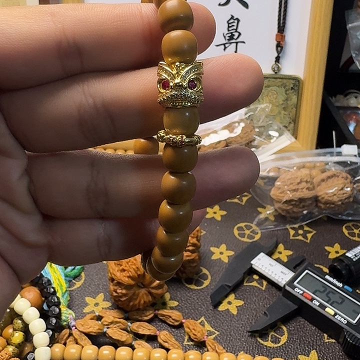 核桃猴头手串带醒狮顶珠