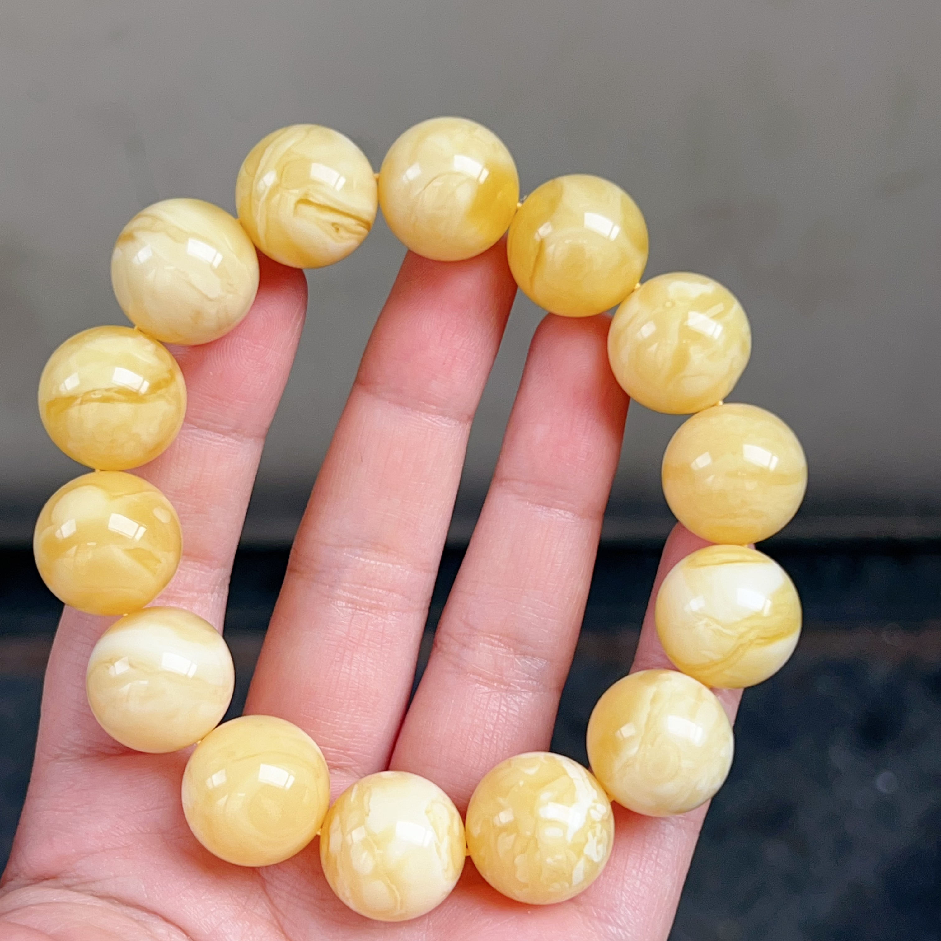 16mm+俄料满蜡白花蜜蜡手串，36.6克，珠子干净