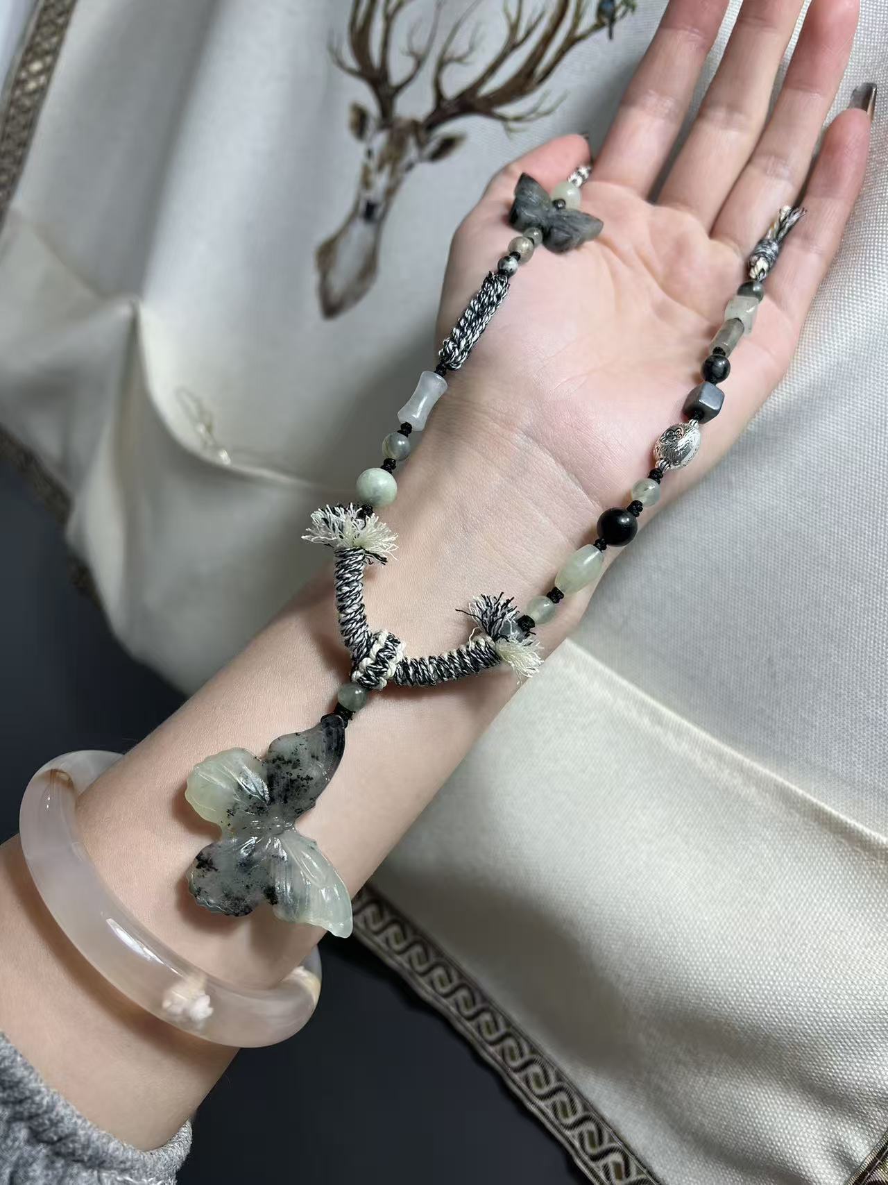 岫玉蝴蝶吊坠国风