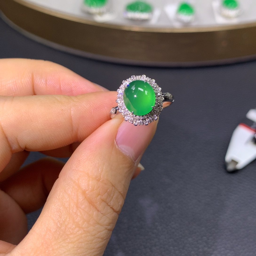 翡翠戒指18K金镶嵌翡翠