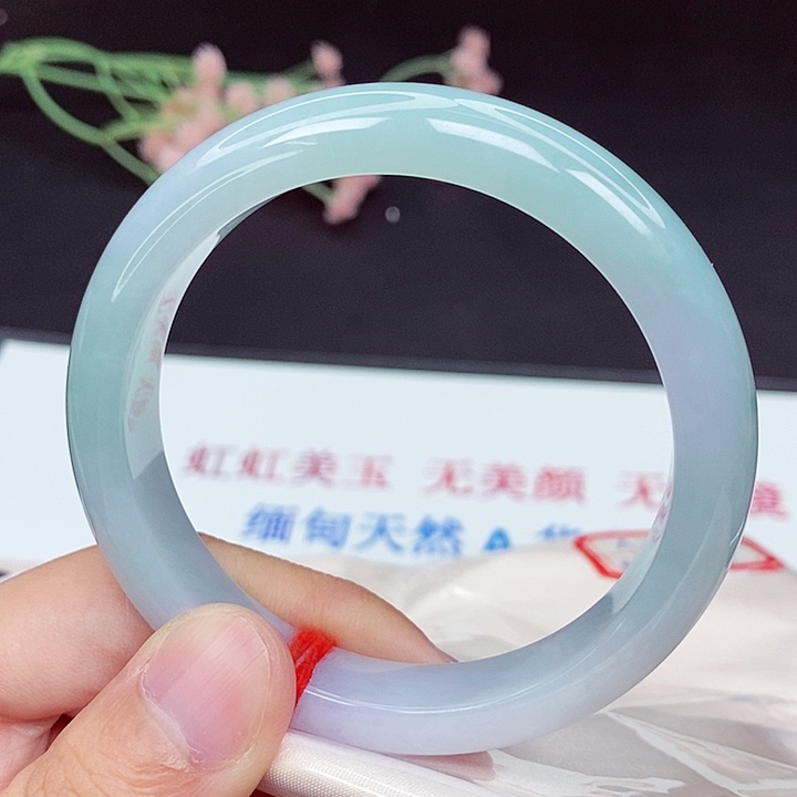 翡翠手镯未镶嵌58圈口