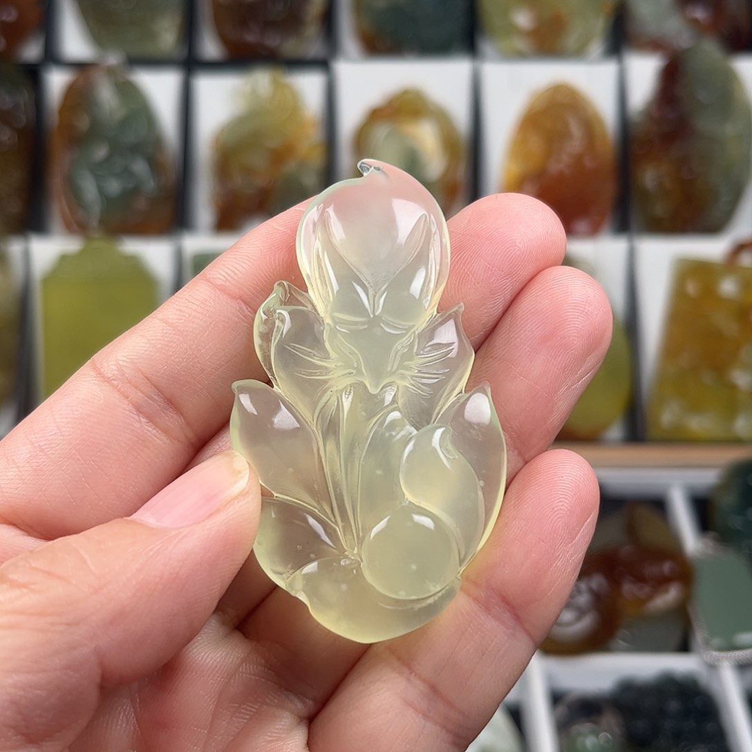 蛇纹石玉颈饰未镶嵌