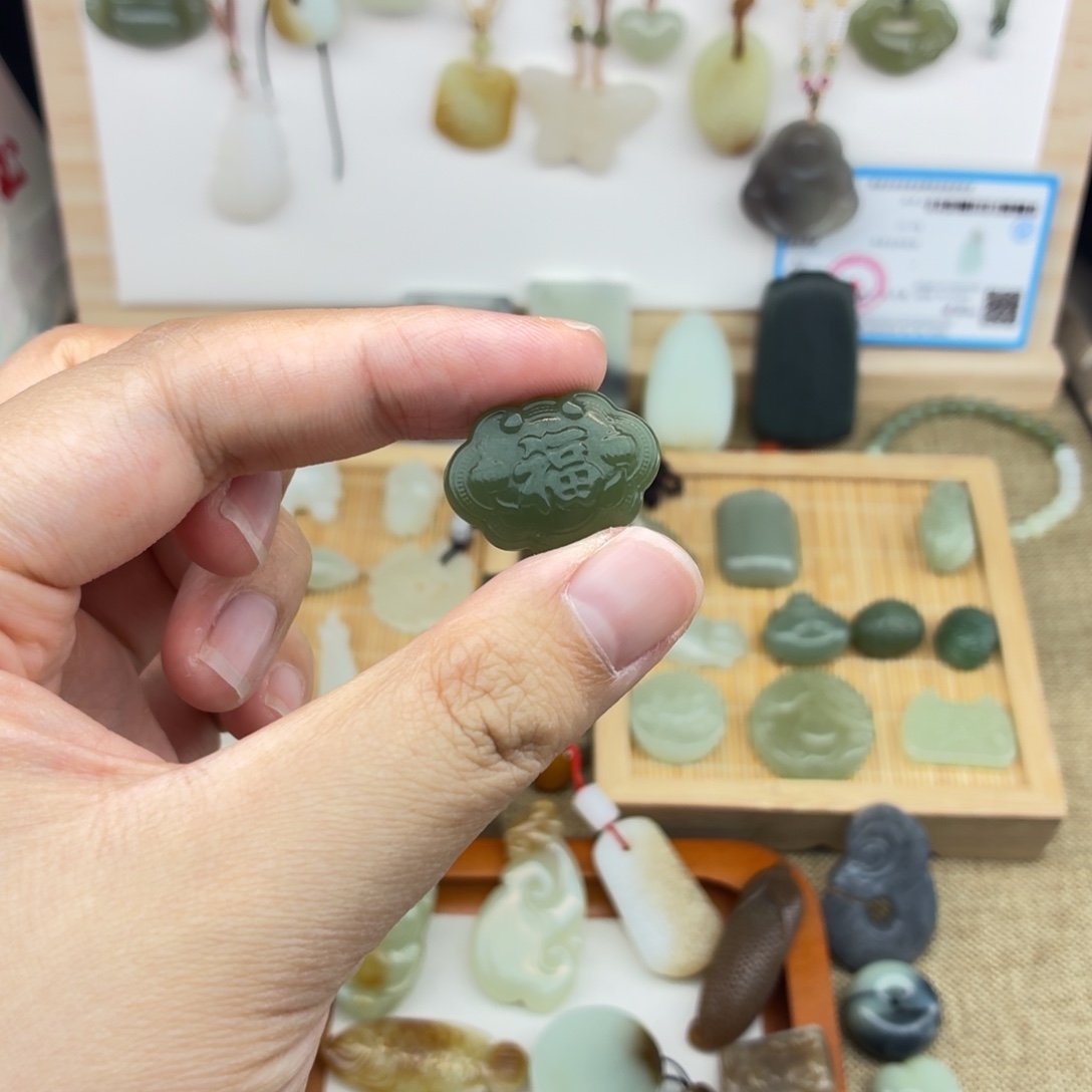 颈饰未镶嵌和田玉微瑕不退不换