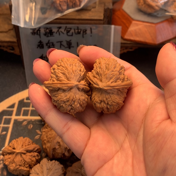 文玩核桃把件白狮子
