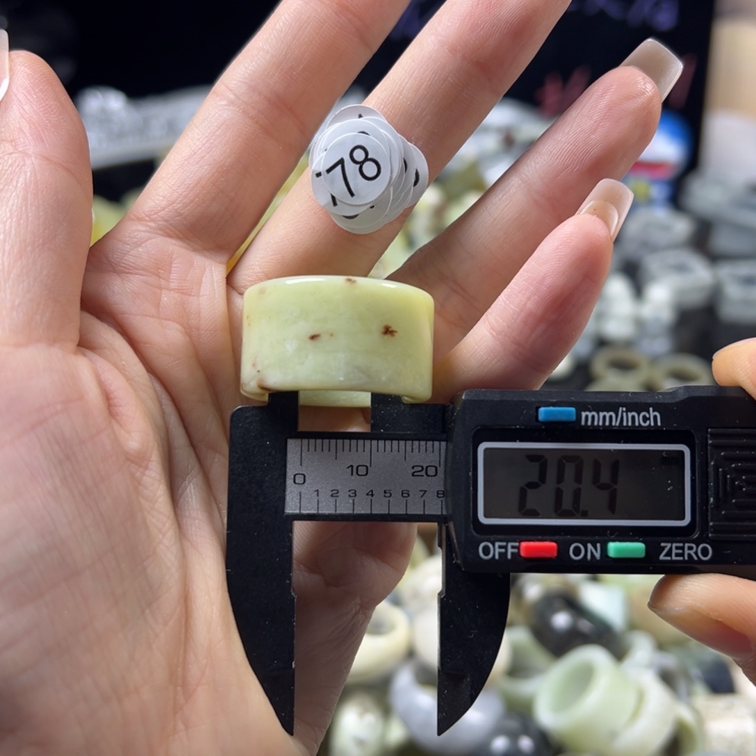 蛇纹石玉未镶嵌戒指