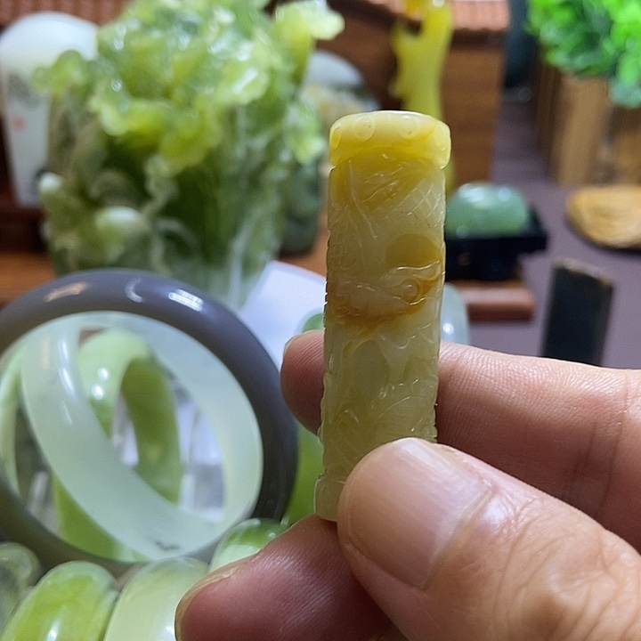 未镶嵌蛇纹石玉珠宝奇石