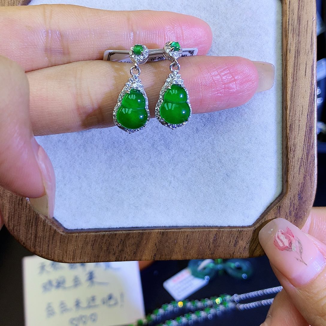 翡翠耳饰银S925镶嵌天然翡翠葫芦耳钉