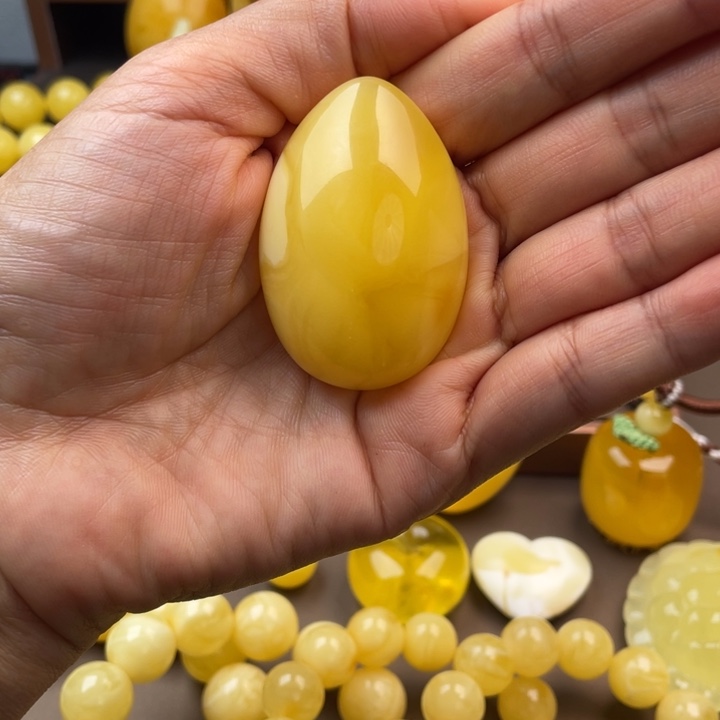 琥珀未镶嵌颈饰蜜蜡