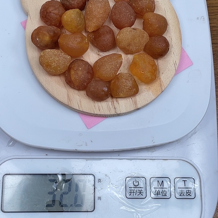 未镶嵌琥珀裸石32克