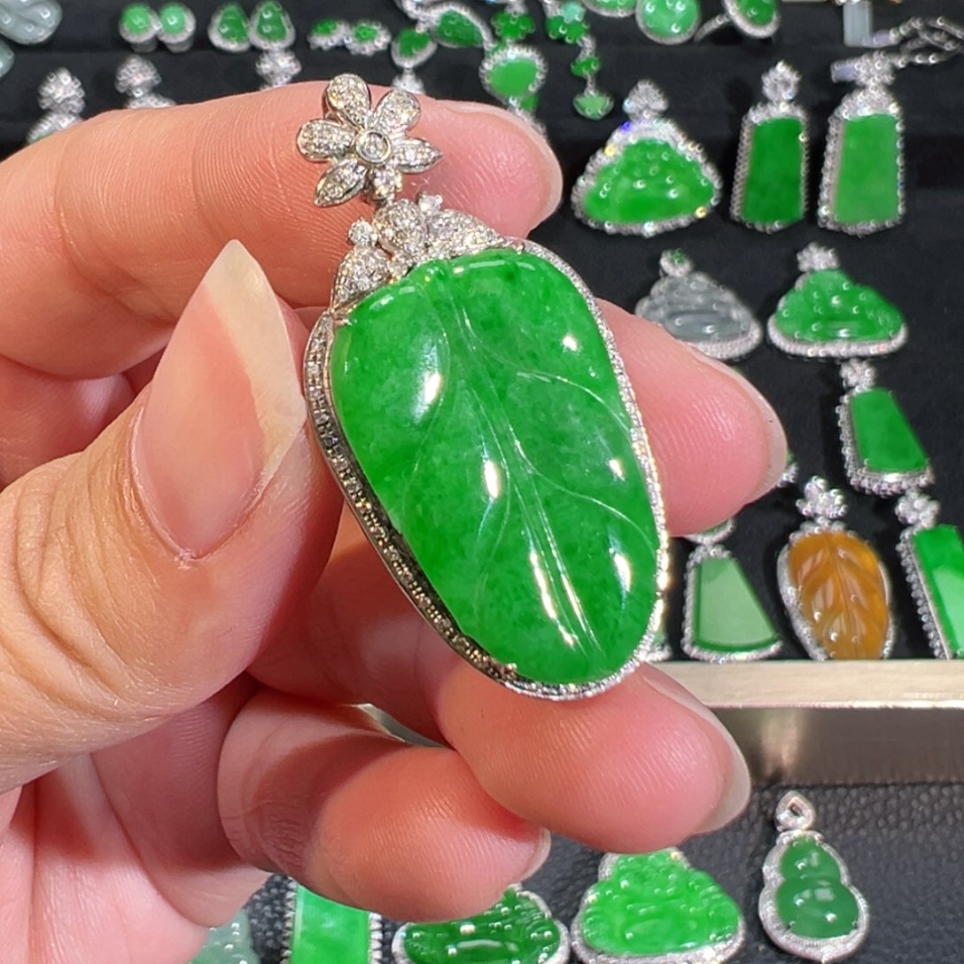 【闪购商品】翡翠吊坠(不含链)18K金镶嵌