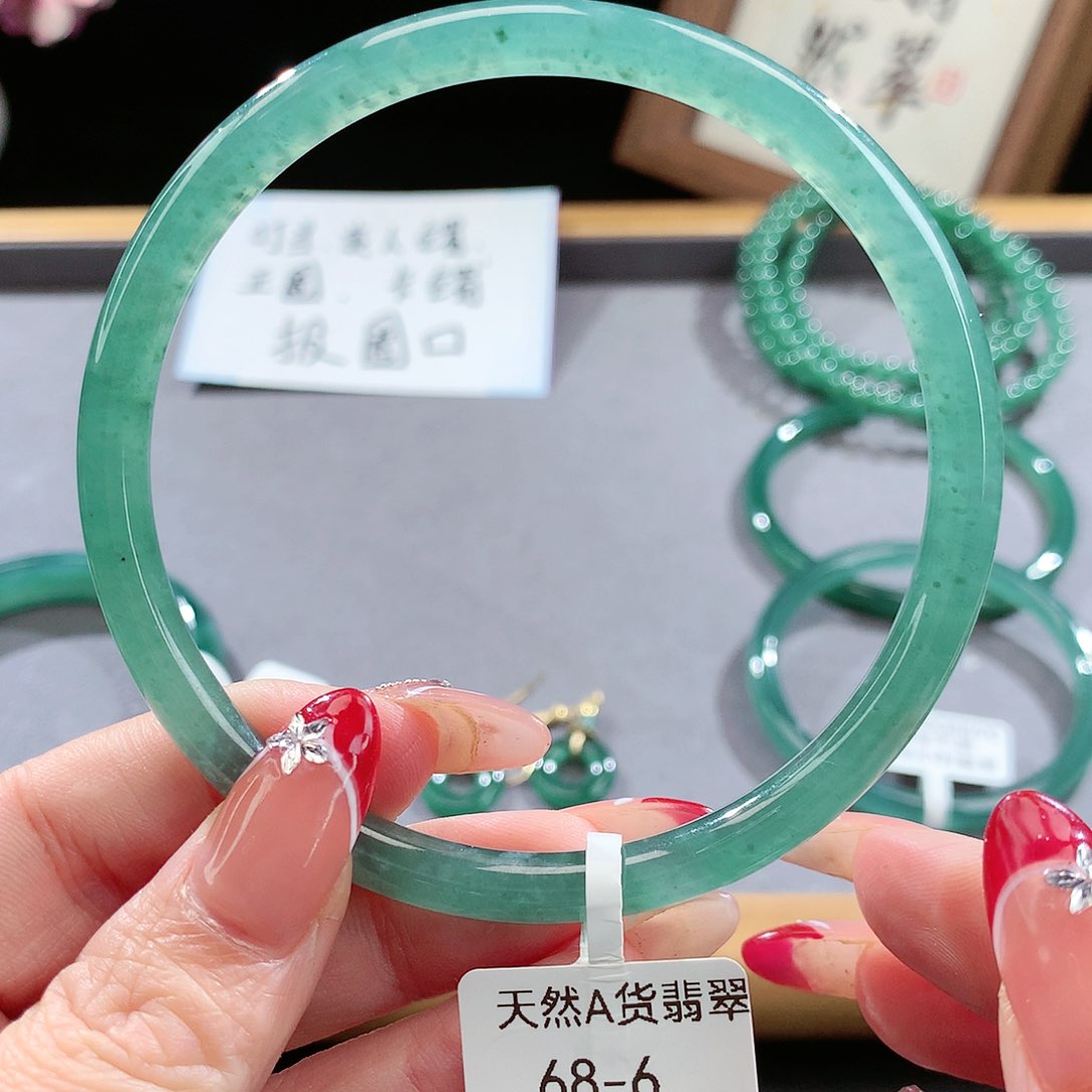 翡翠手镯（圆镯）未镶嵌