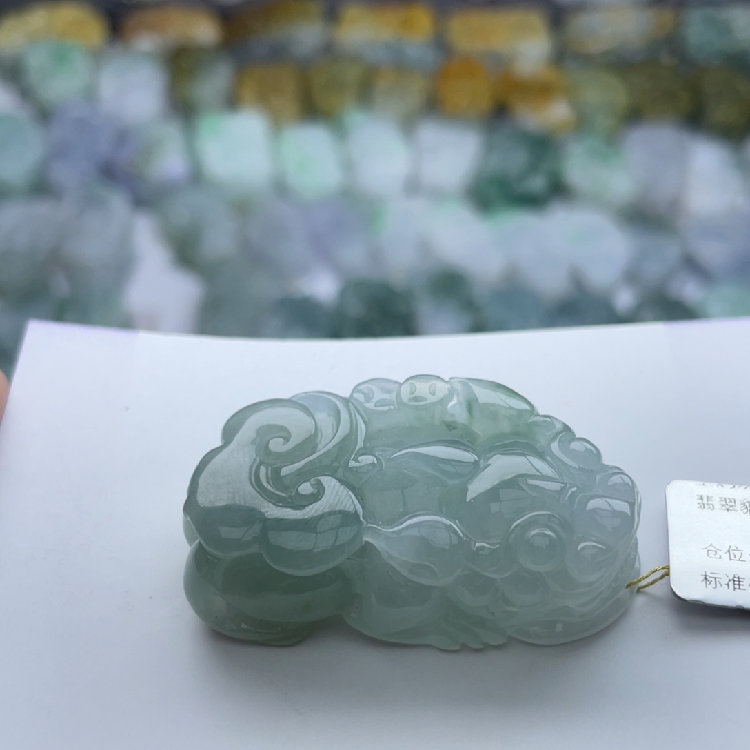 翡翠未镶嵌颈饰貔貅